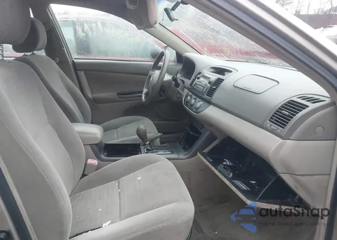 2005 Toyota Camry Le z USA, uszkodzony, nr VIN 4T1BE32K35U422351